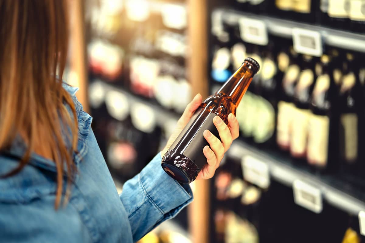 Cervezas sin alcohol salen del mercado por ser engañosas, una experta nos explica