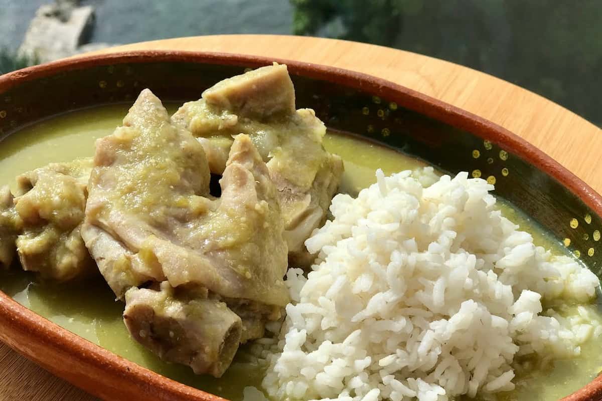 Manitas de Cerdo en Salsa Verde, un clásico de cantina para las fiestas patrias