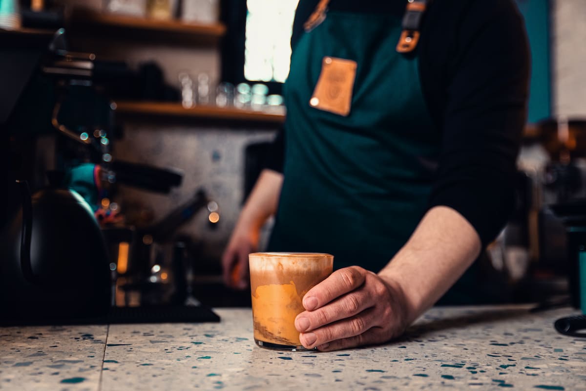 Lengua de señas al comprar café
