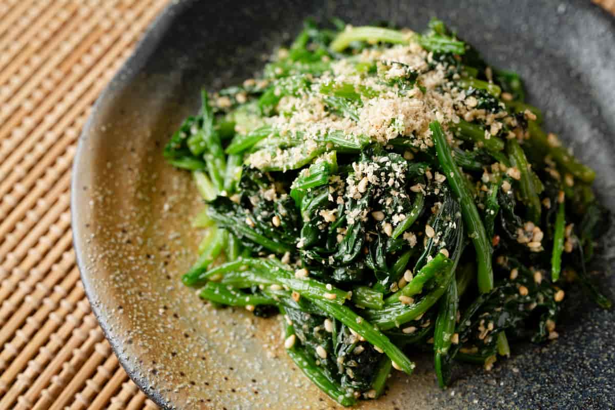 Sácale provecho a los tallos de las espinacas, una receta deliciosa de 5 minutos