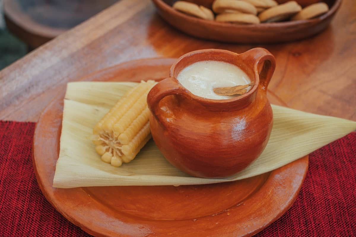 Es la época de las bebidas calientitas, prepara esta receta de atole de cacahuate, una delicia