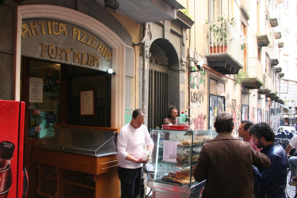 La pizzería más antigua del mundo estrenó su horno en 1738