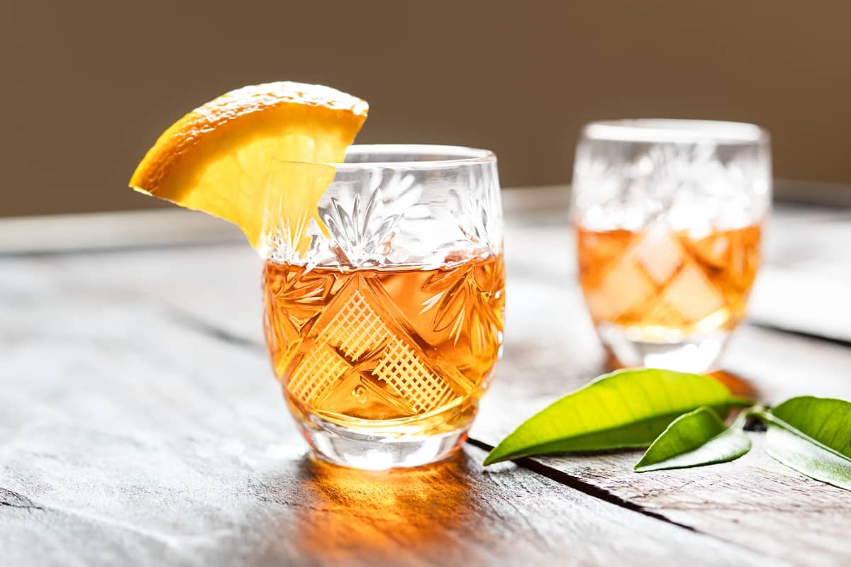 El efecto de tomarnos un licor digestivo al terminar una buena comida