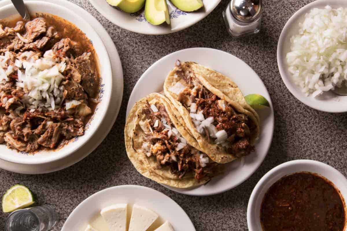 ¿Qué tal te caería una buena birria? Estos son los mejores lugares para comer la mejor birria y quesabirrias