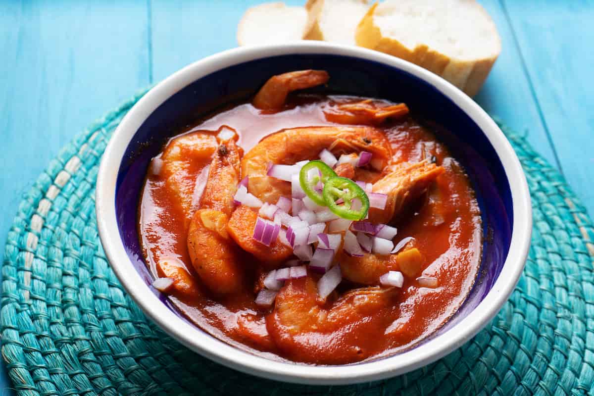 Así se preparan 5 litros de caldo de camarón con cáscara para las fiestas decembrinas