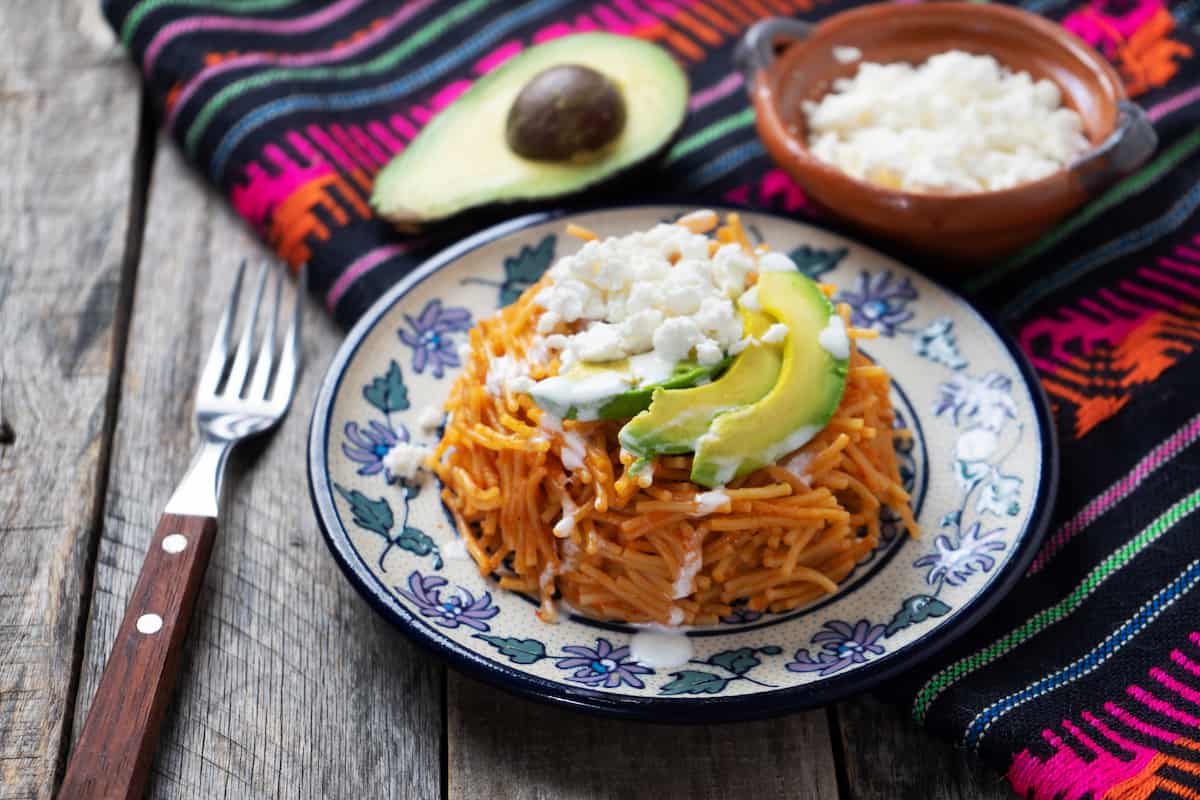 aquí te digo cómo hacer sopa de fideo seco con chipotle