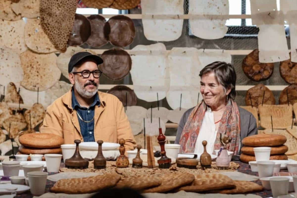 Sameer Farooq el artista que examina el significado cultural, político y migratorio a través del pan