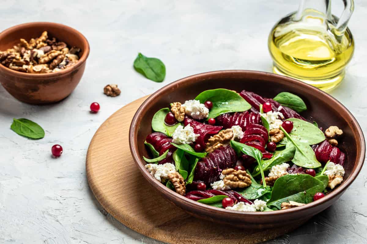 Prepara estas recetas de ensaladas de betabel como guarnición de platillos navideños