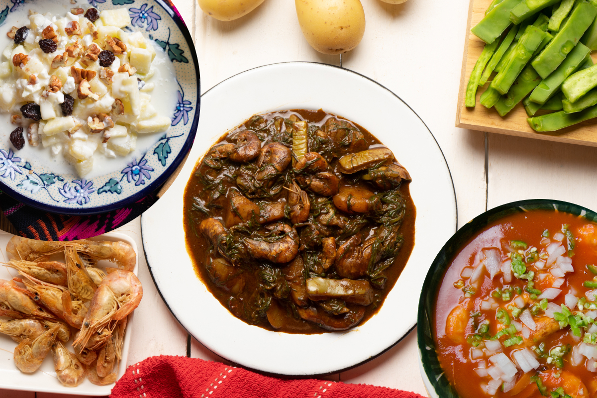 Caldo de camarón, romeritos y ensalada de manzana, recetas para una Navidad mexicana