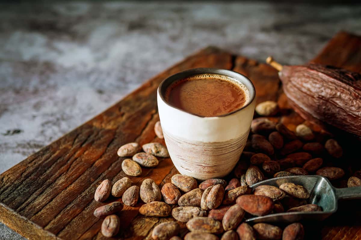 Atlaquetzalli: la bebida prehispánica de cacao que cautivó a los grandes tlatoanis