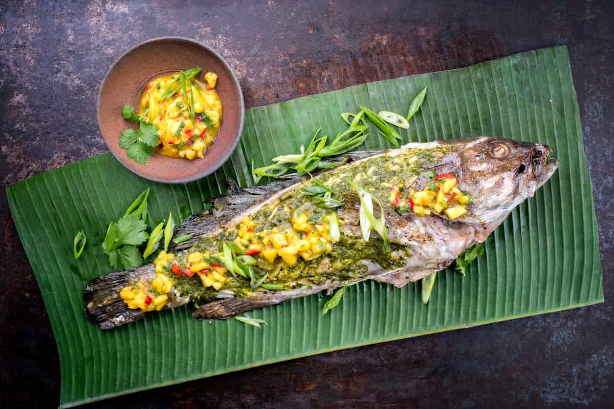 Así se prepara la receta tropical de pescado con la que será imposible que te aburras 