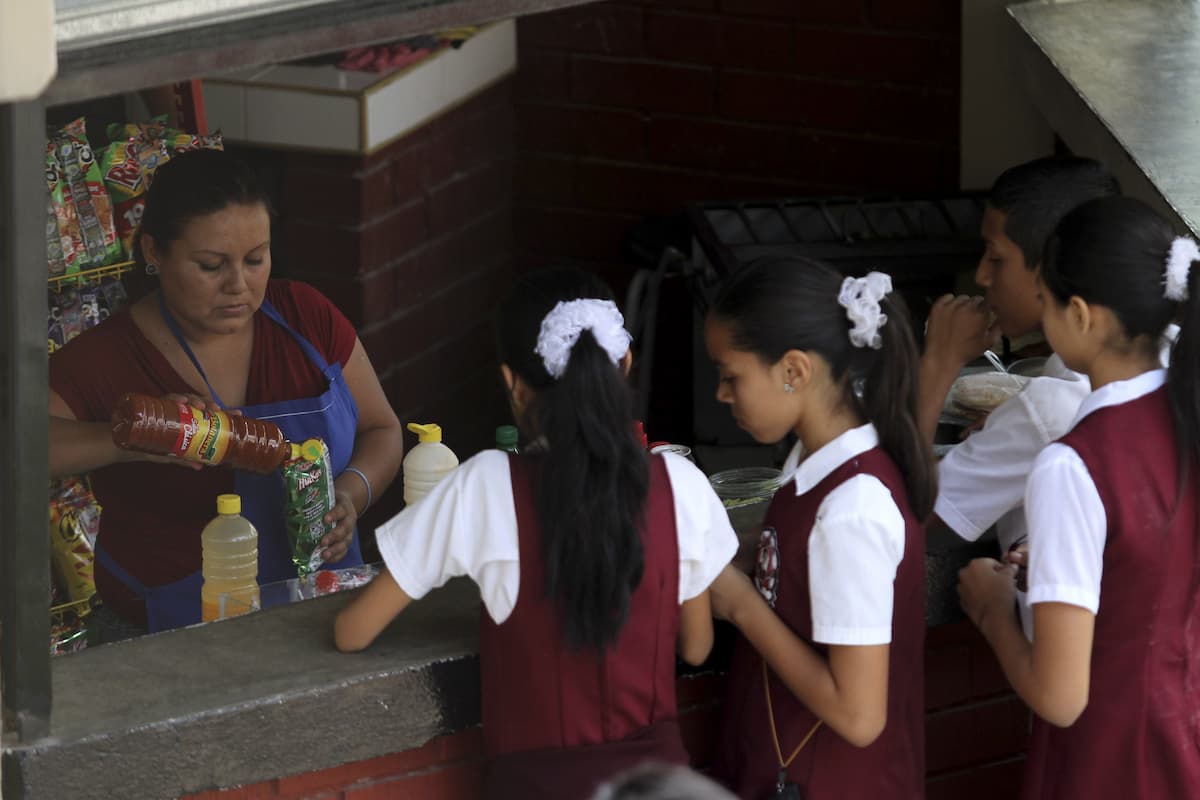 ¡Adiós a la comida chatarra en las escuelas! Presentan la estrategia Vive Saludable, Vive Feliz