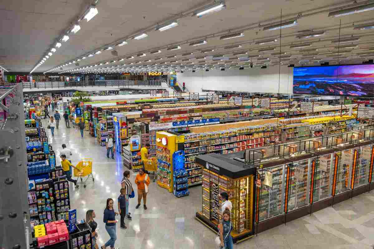 Abre supermercado en La Habana que acepta dólares pero cubanos no pueden pagarlo