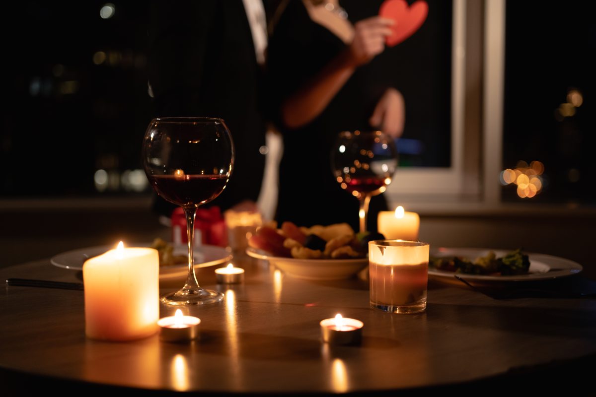 Cena romántica en casa para el 14 de febrero (menú sencillo)