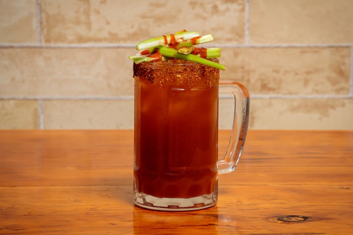 Cómo preparar micheladas con jugo de tomate para el calor o la &#8216;cruda&#8217; dominguera