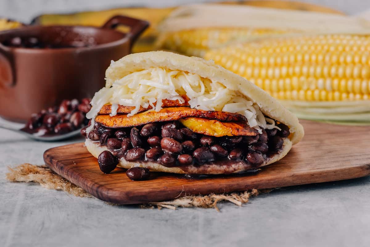 Colombianas vs venezolanas: Come en estos 6 lugares de arepas en CDMX