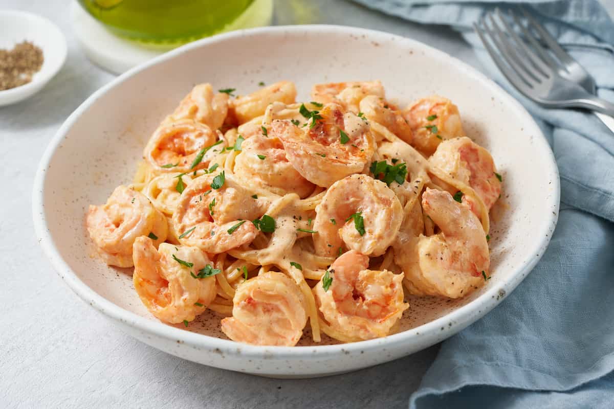 la receta italiana de pasta cremosa con camarones
