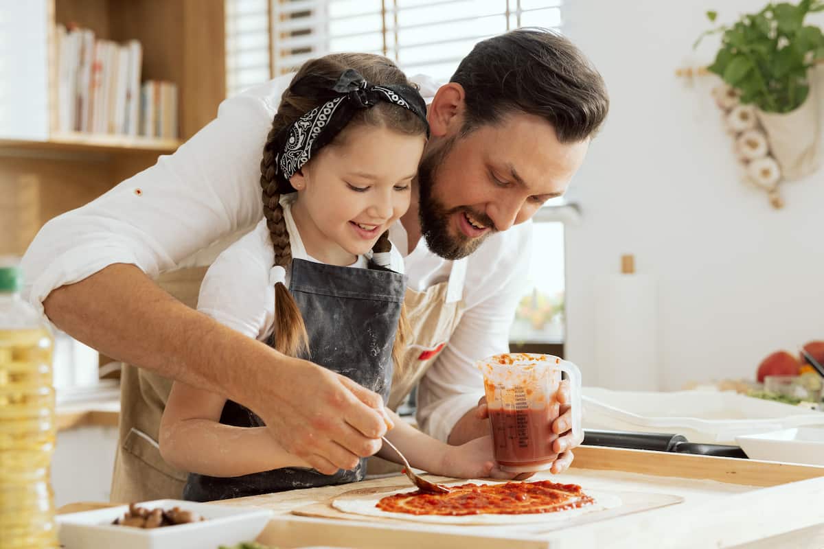 En estas vacaciones que los niños se entretengan preparando y comiendo pizzas en casa con tan sólo 5 pasos