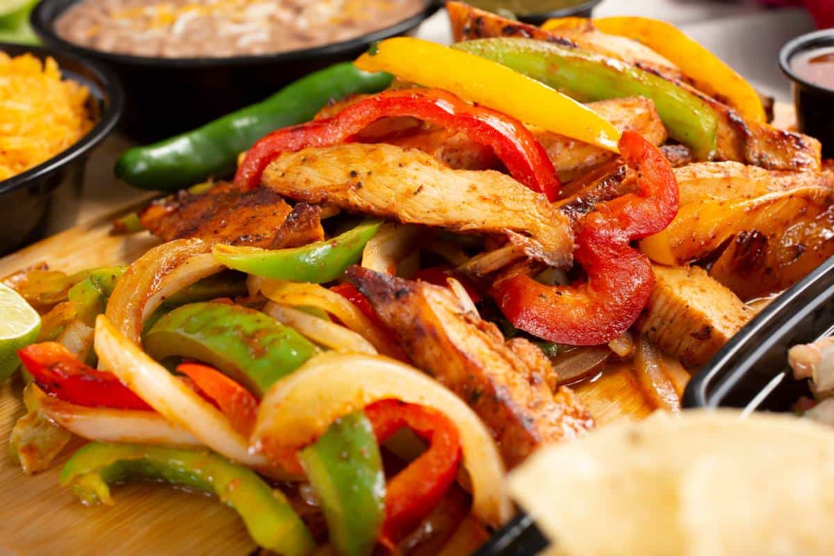 Sácale jugo a las pechugas de pollo y prepara estas recetas fáciles de fajitas que además de ricas son fáciles