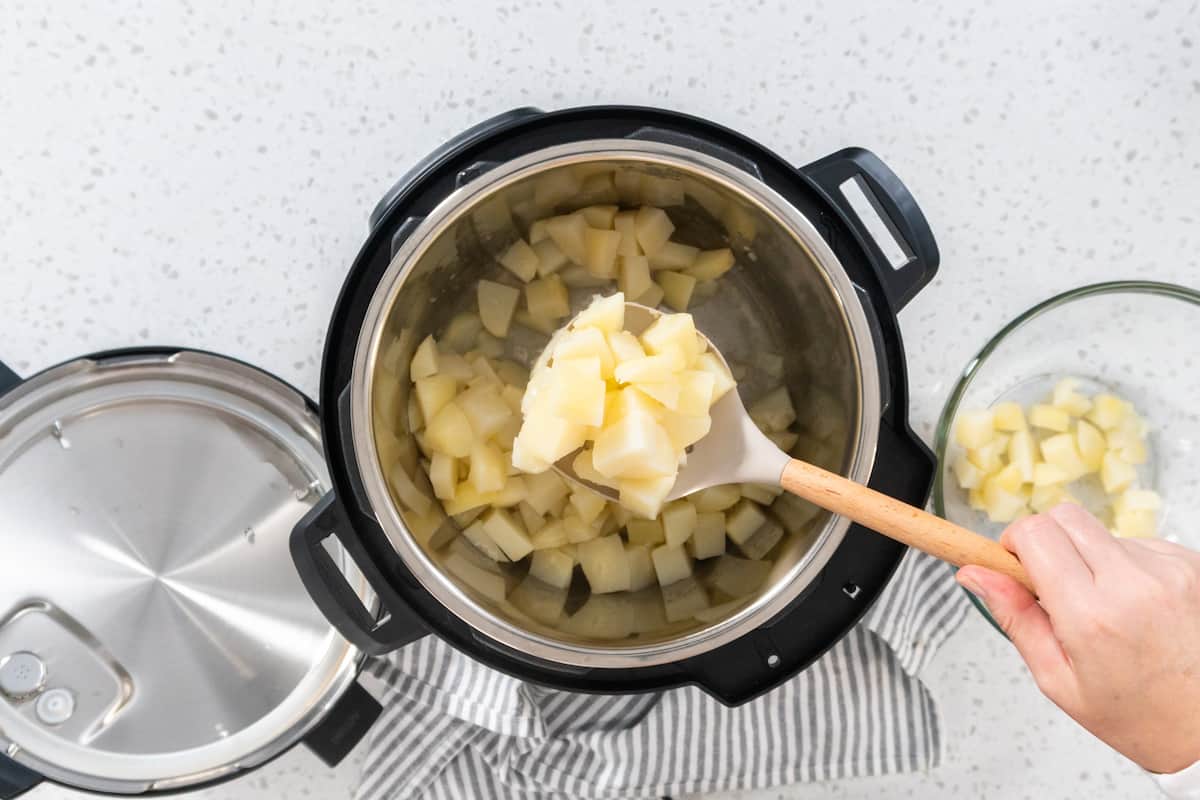cuánto tiempo se dejan las papas en la olla express