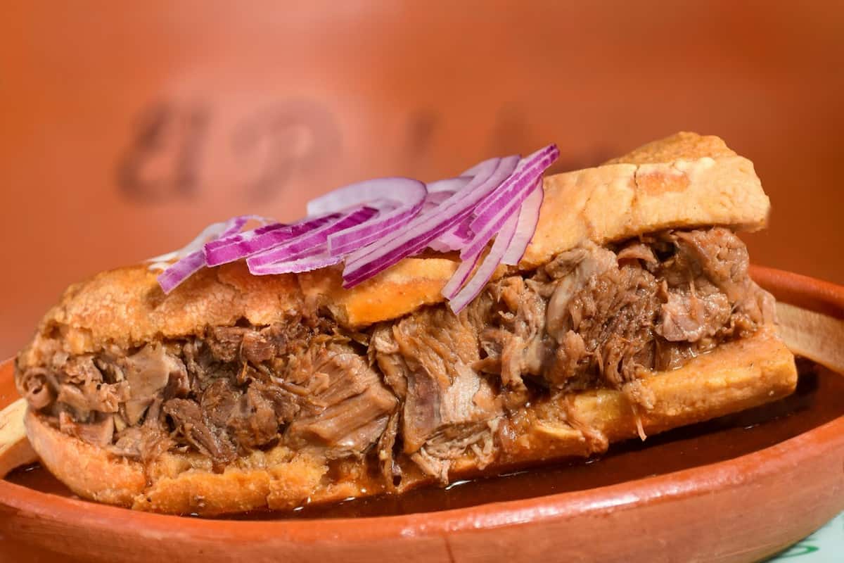 aquí te digo dónde comer las auténticas tortas ahogadas en CDMX
