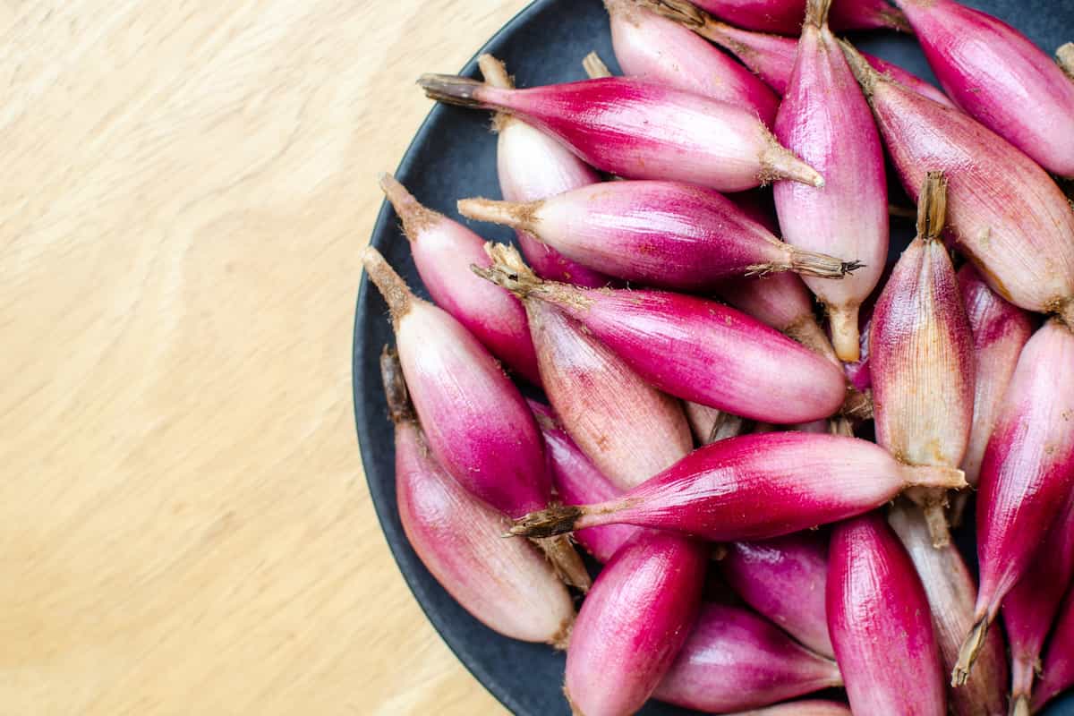 Se pela como un plátano, sabe a piña y parece un diente de ajo, esta es la icónica fruta yucateca que puede prevenir la osteoporosis