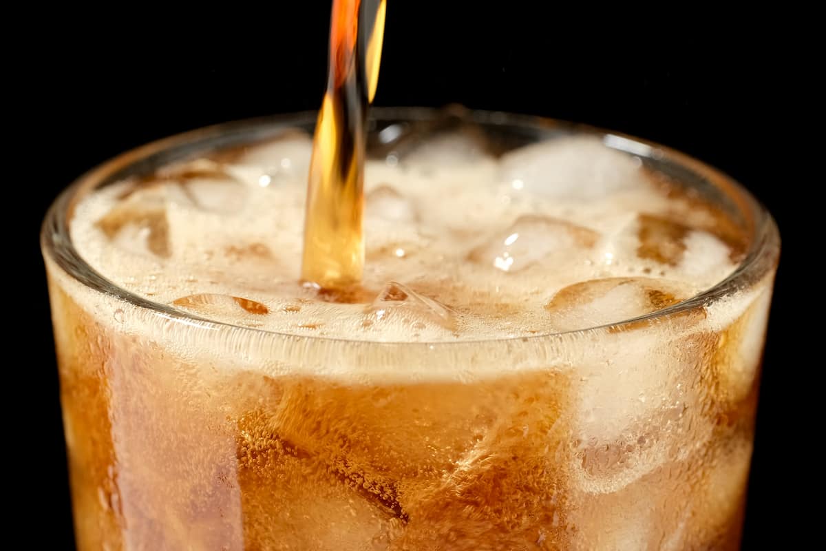 Estudiantes mexicanos inventan un novedoso refresco elaborado con la hierba más usada en la cocina