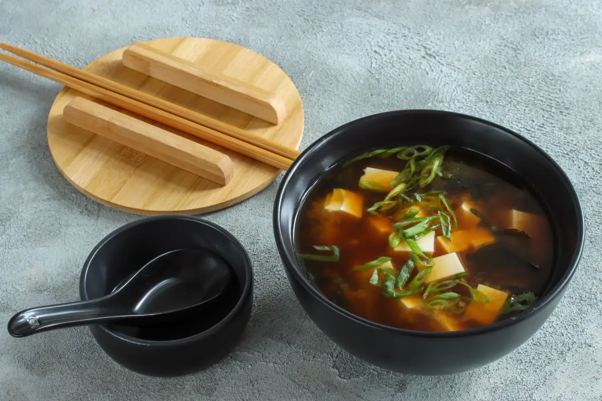 Sopa miso, la receta original japonesa que puedes hacer en casa de manera sencilla