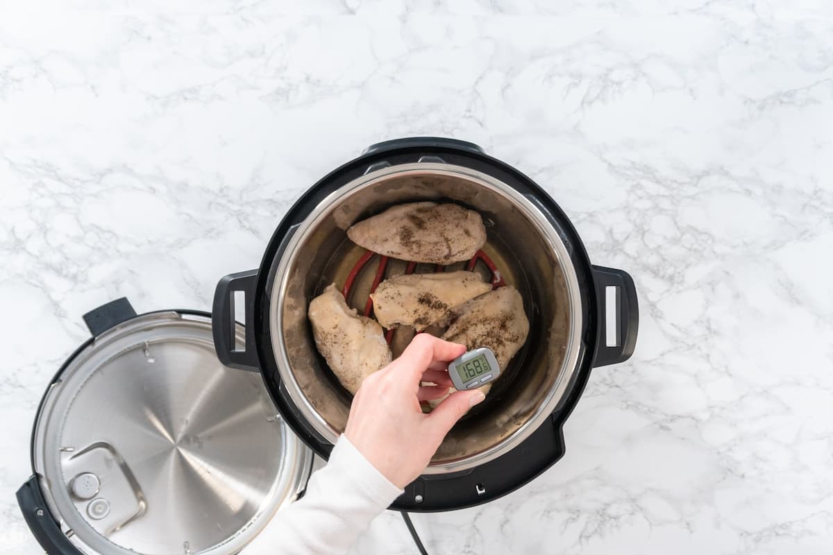 Este es el tiempo que necesitas para cocer una pechuga de pollo en olla express