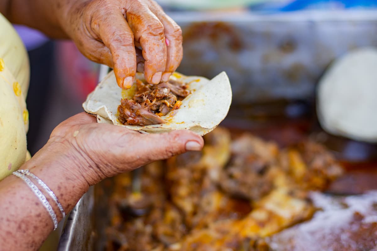 5 lugares tradicionales y baratos para comer la mejor cochinita pibil en Mérida