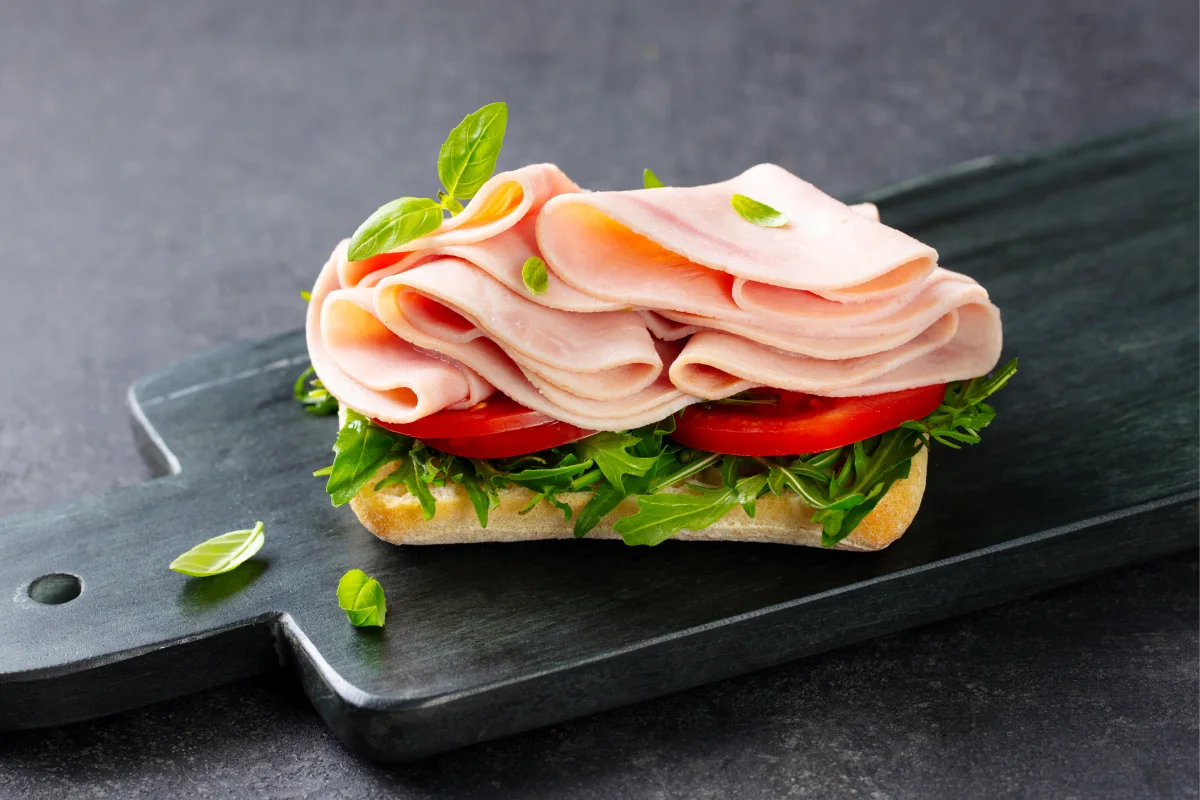 Profeco revela los ingredientes que tiene el jamón económico y no es nada de lo que imaginaste