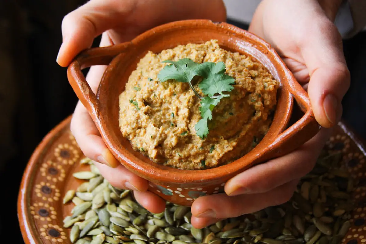 Sikil pak, un platillo Maya en donde la pepita de calabaza es la protagonista