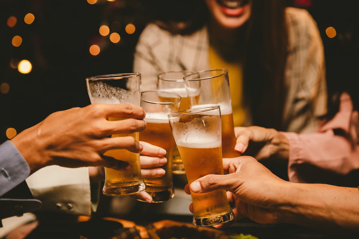 ¿Chela que no da cruda? Esta es la cerveza sin alcohol que te “emborracha” y no te da resaca