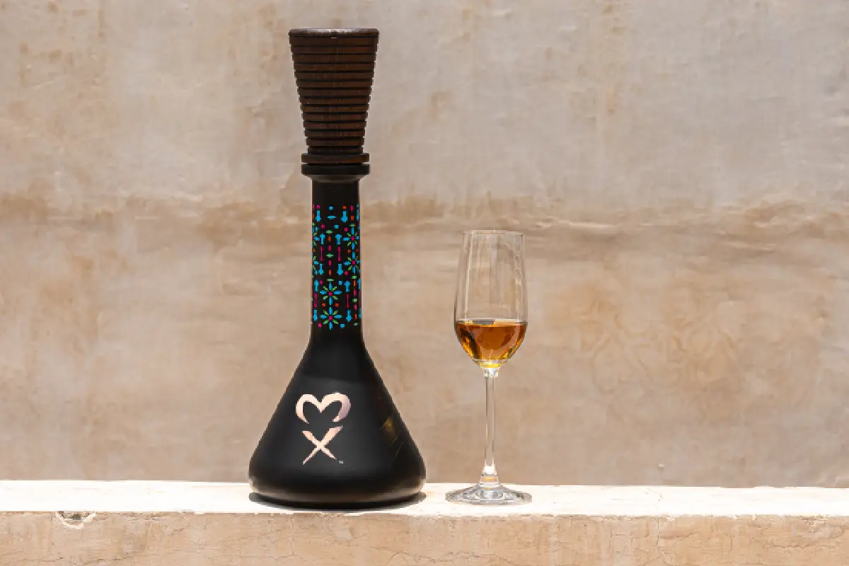 El primer tequila añejado en barricas de roble mexicano es real, conoce todo sobre él