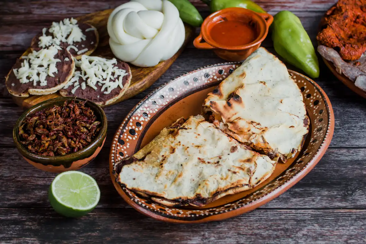 ¿Cómo hacer tlayudas? Prepara esta delicia oaxaqueña en tu noche mexicana