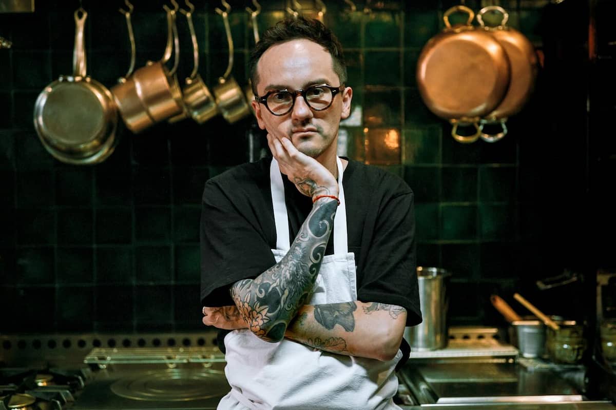 Un mexicano en la élite: El chef Lucho Martínez persigue la Estrella Michelin en la nueva serie documental Knife Edge: Chasing Michelin Stars