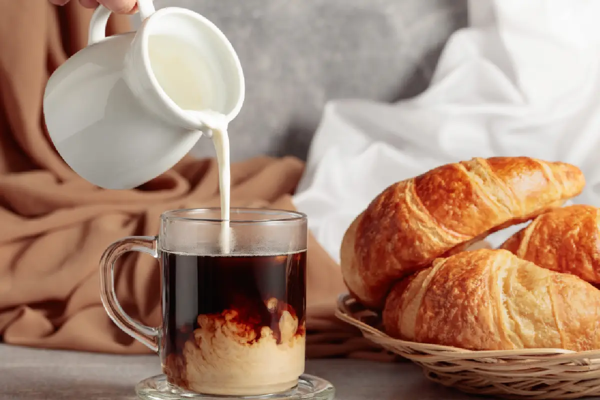 Cómo hacer tu propia crema para café con solo 3 ingredientes y lista en 1 minuto