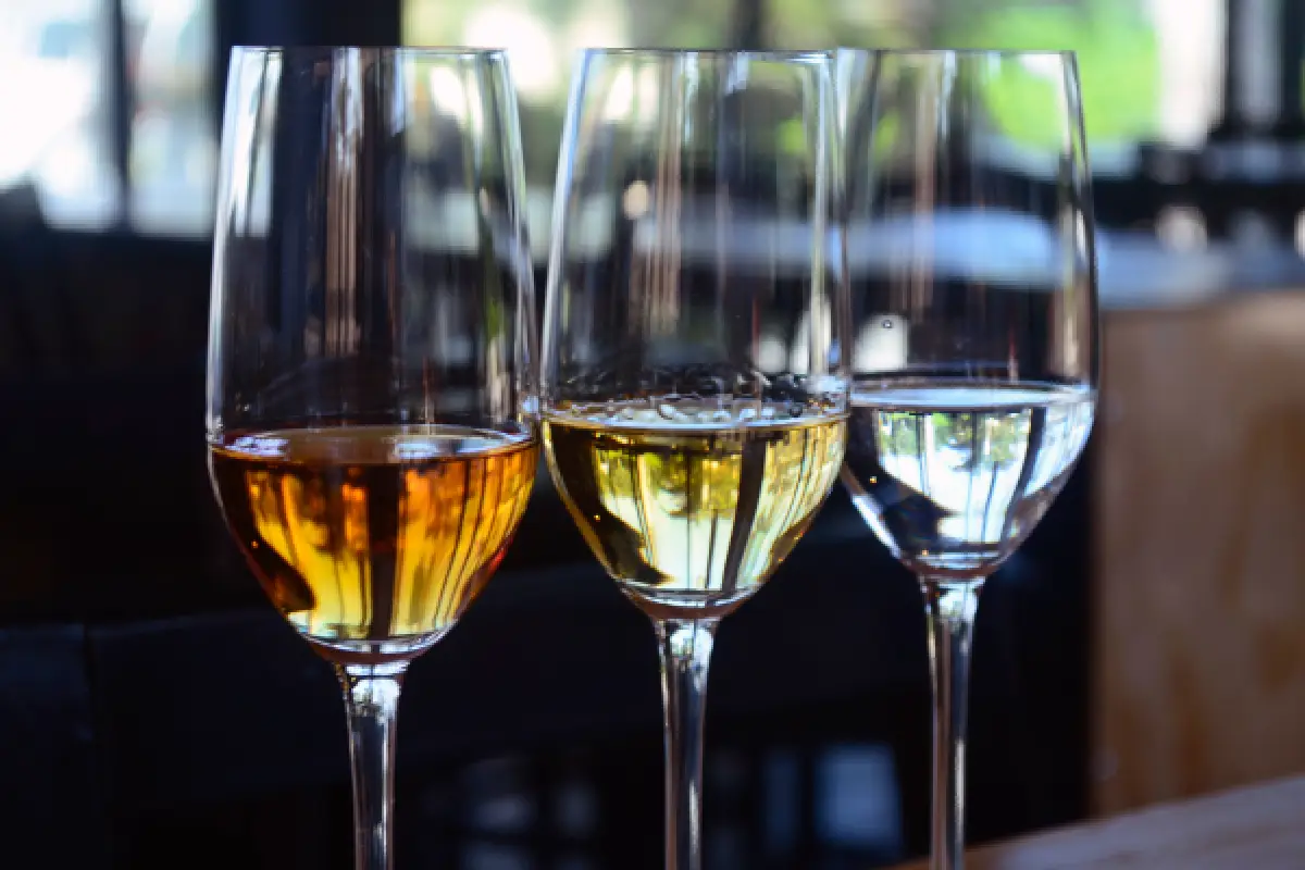 Qué es el tequila cristalino: esto es lo que debes saber sobre el destilado que sigue conquistando a México