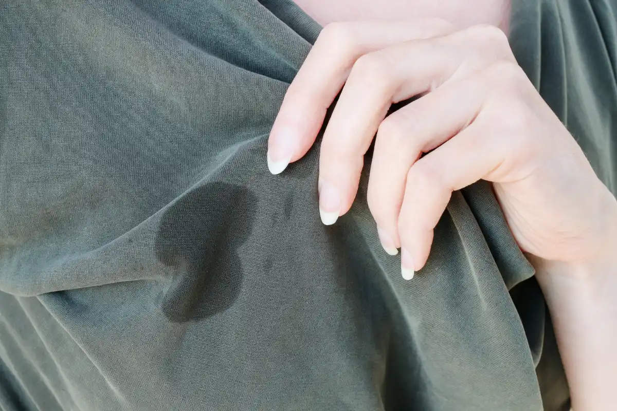 Tips para quitar manchas de aceite de la ropa con alcohol, vinagre o bicarbonato