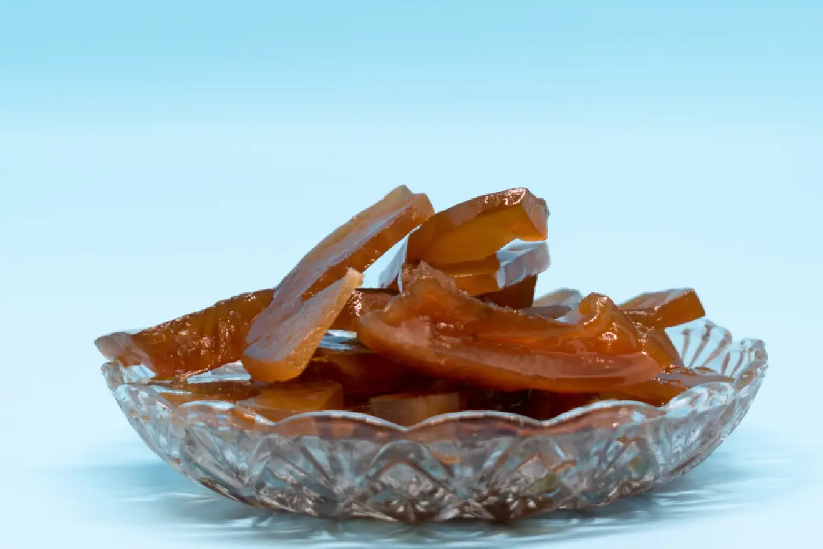 plato tradicional mexicano con dulce de papaya