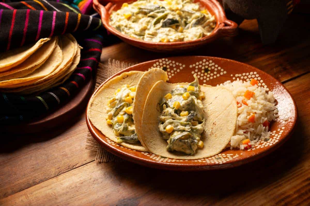 Receta de Rajitas con crema y elote: El guisado para tu taquiza decembrina