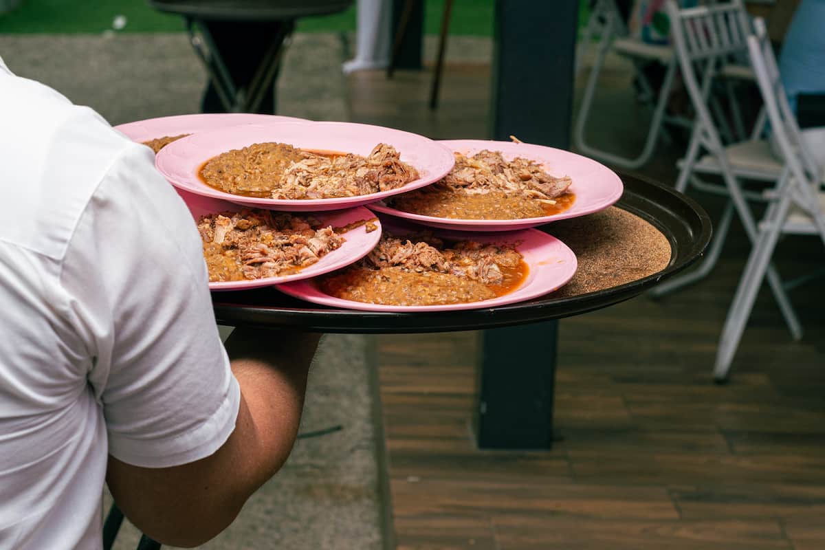 Día Nacional del Mesero: la verdad incómoda sobre las propinas en México y el valor real de su trabajo