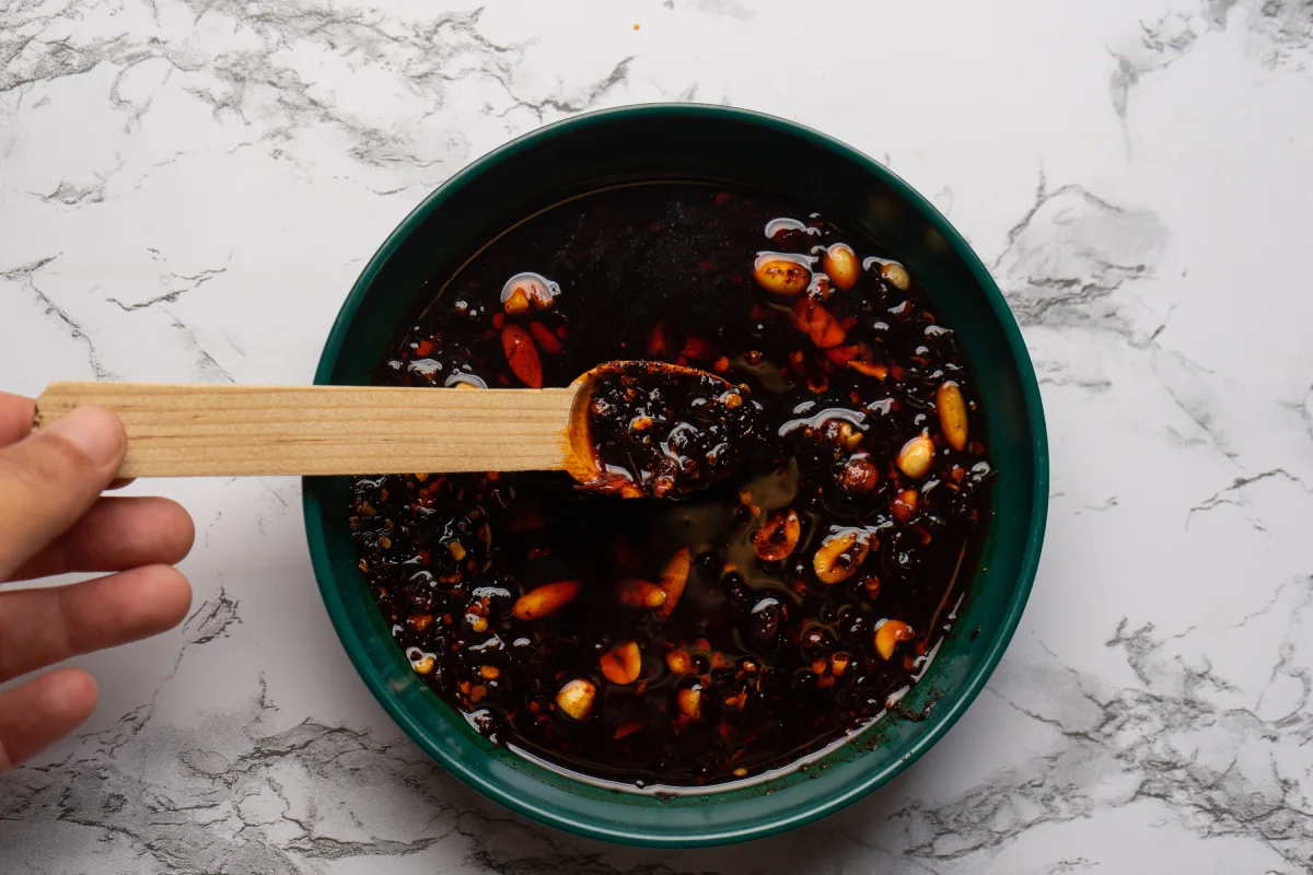 Prepara la receta original de salsa macha con cacahuate y ajonjolí ¡El mejor acompañante de tus comidas!