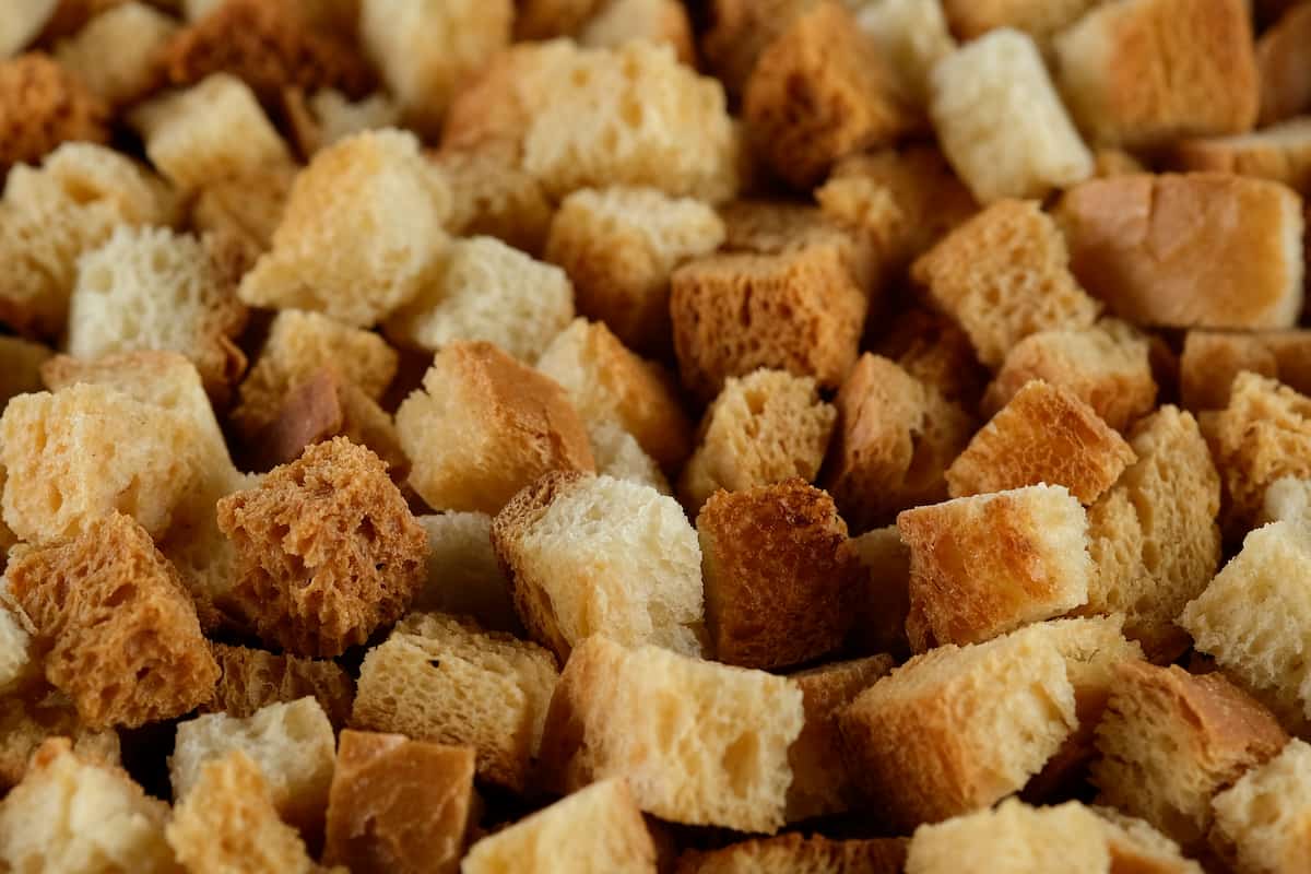 El error que cometes siempre para que tu pan se endurezca en solo horas