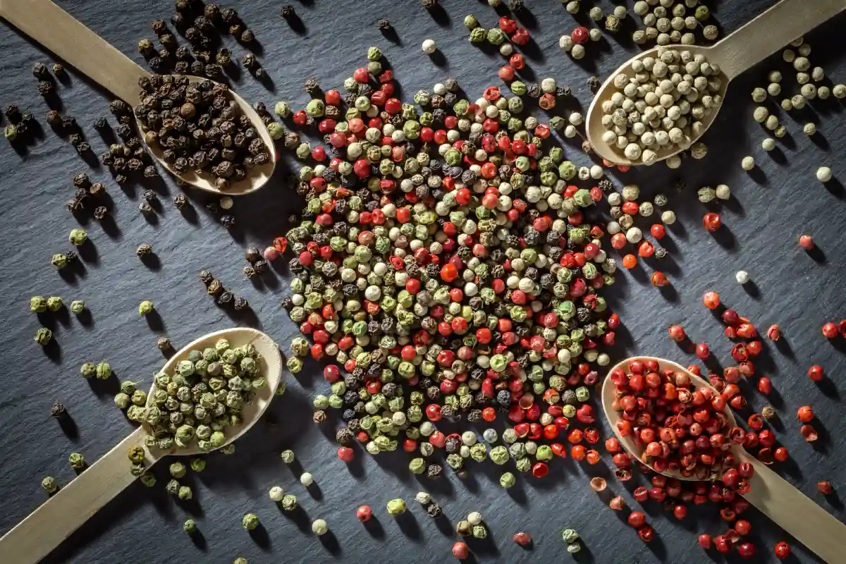 Tipos, beneficios y propiedades de la pimienta, la reina de las especias
