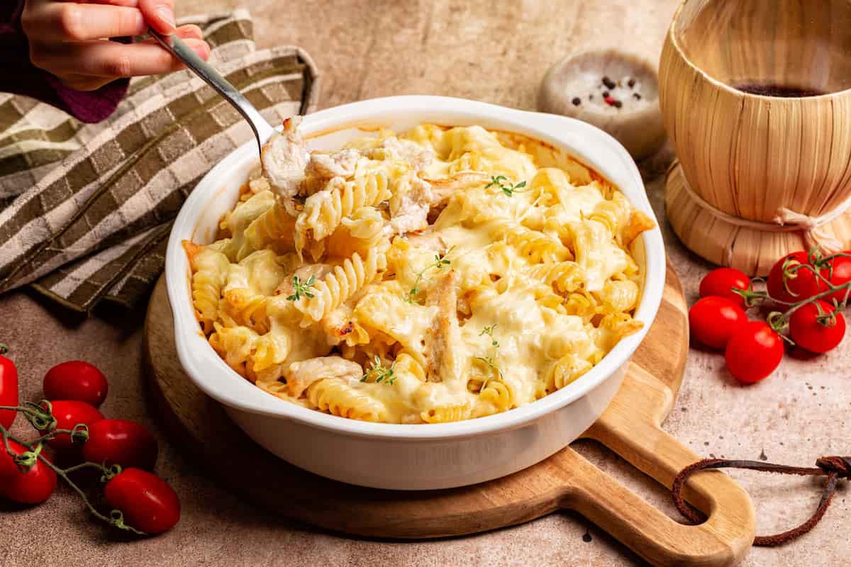 5 recetas fáciles con pollo deshebrado que te salvarán la semana 