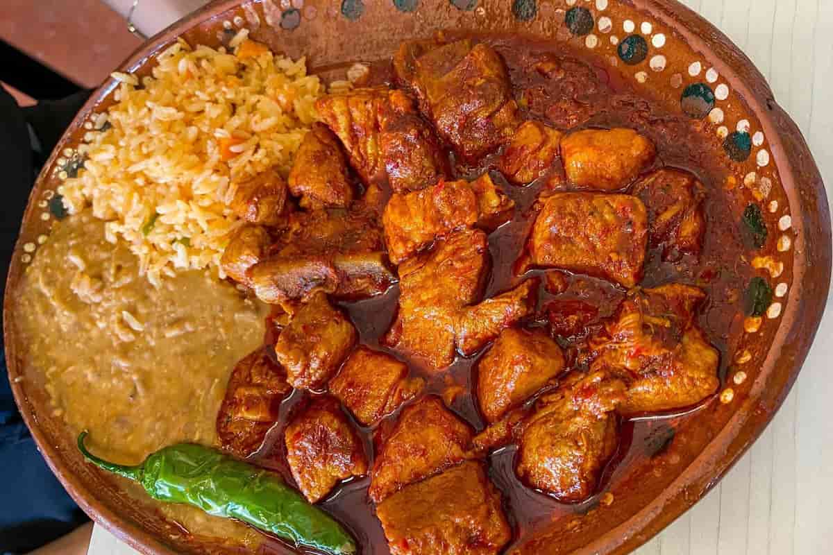 Cómo hacer el tradicional asado de puerco estilo norteño, con el auténtico sabor de rancho